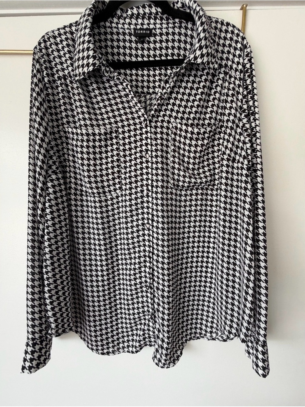 Torrid Black & White Houndstooth Button-Down Shirt